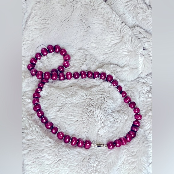 EUC Magenta 🩷💜Freshwater Pearl Necklace 18” - Picture 4 of 16